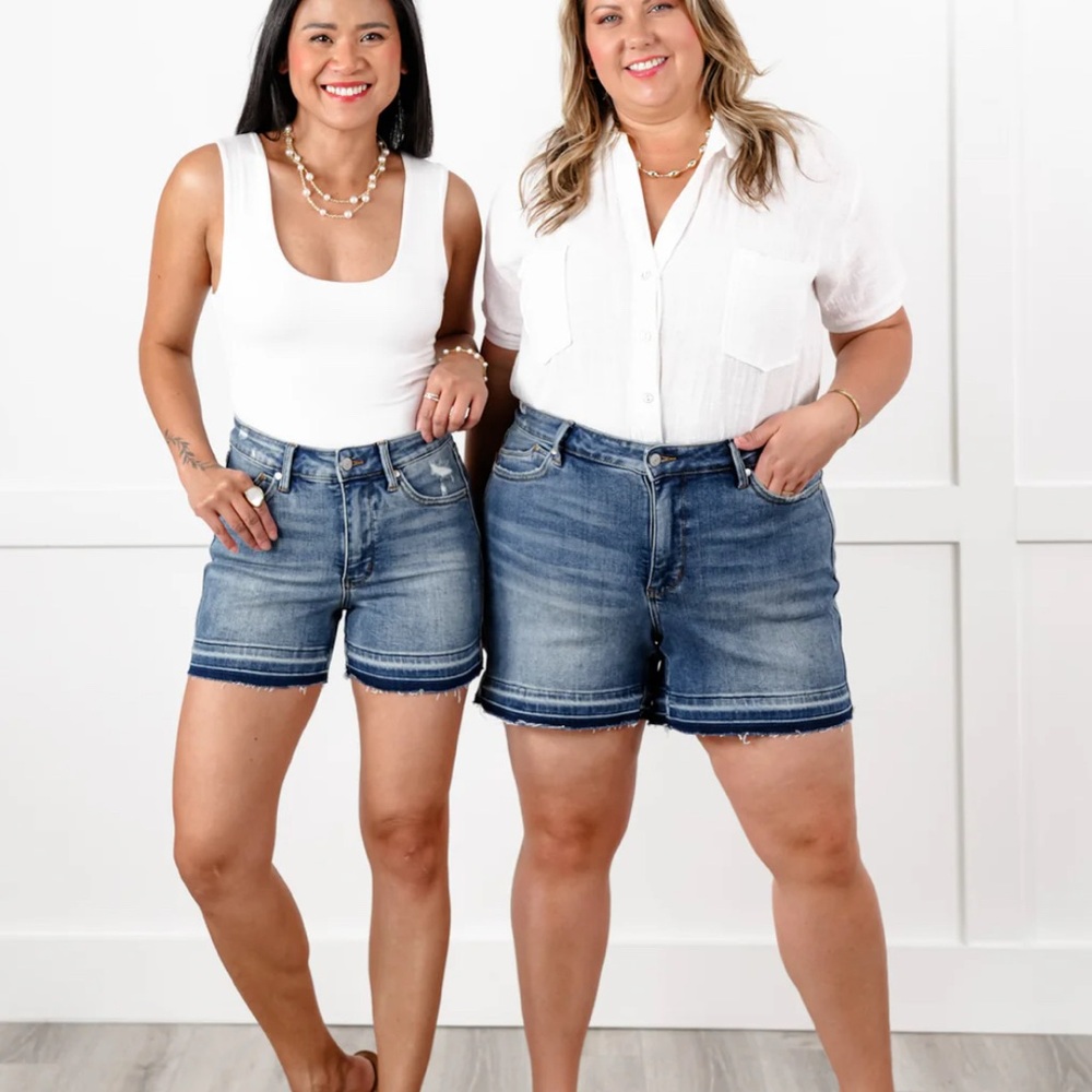 Judy Blue Medium Vintage Wash Tummy Control Release Hem Shorts, size: Large